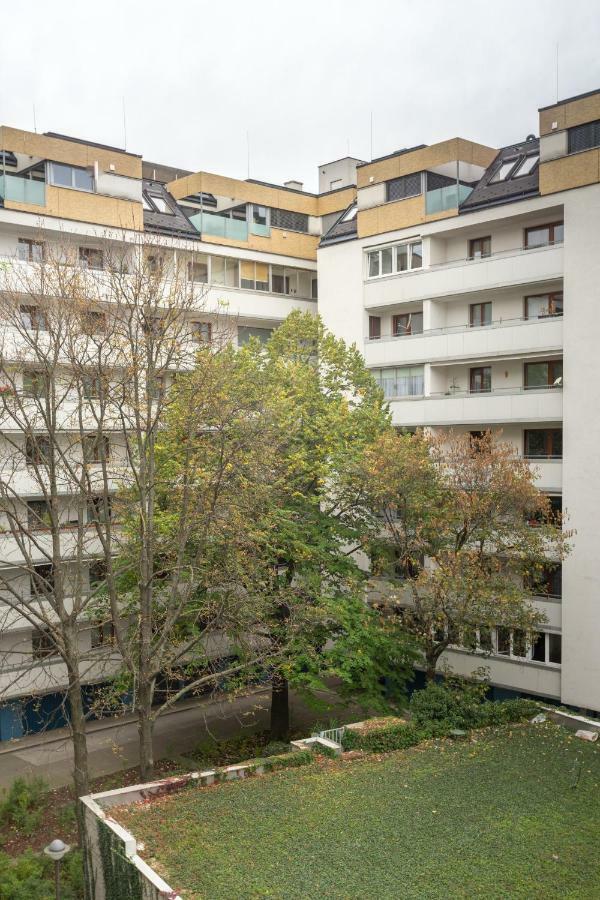 Appartamento Spacious With Balcony Vienna Esterno foto